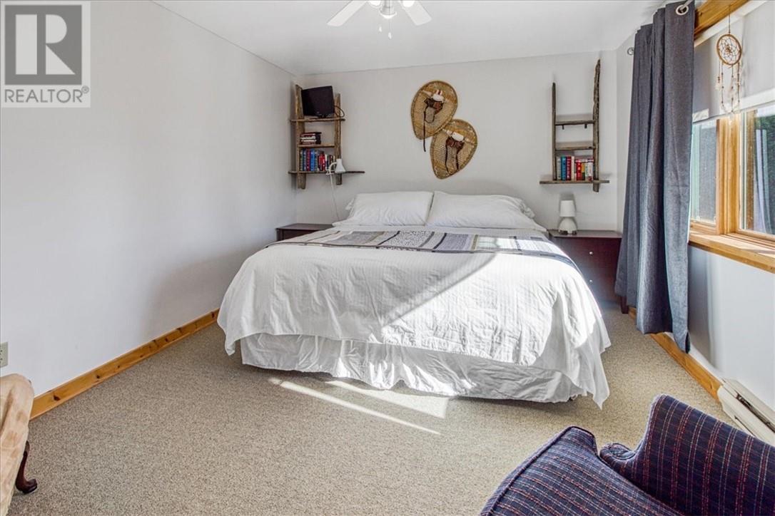 322 Cosby Subd Road, Mindemoya, ON - Indoor Photo Showing Bedroom