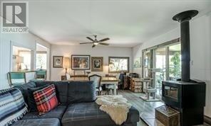 322 Cosby Subd Road, Mindemoya, ON - Indoor Photo Showing Living Room
