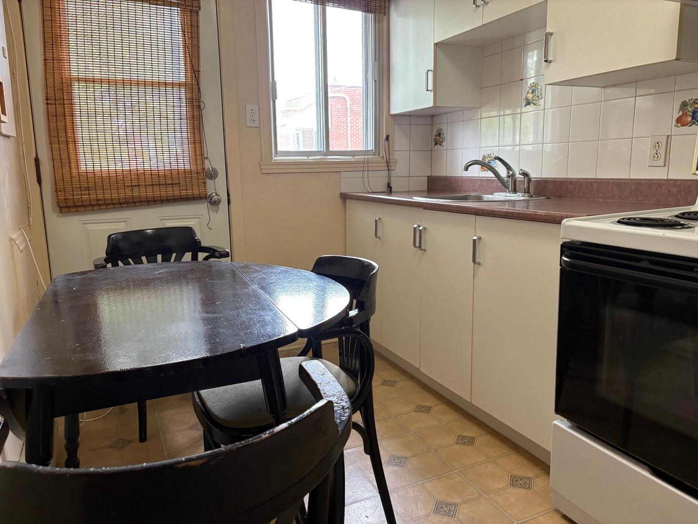 Cuisine - 3-4729 Rue Hochelaga, Montréal (Mercier/Hochelaga-Maisonneuve), QC - Indoor