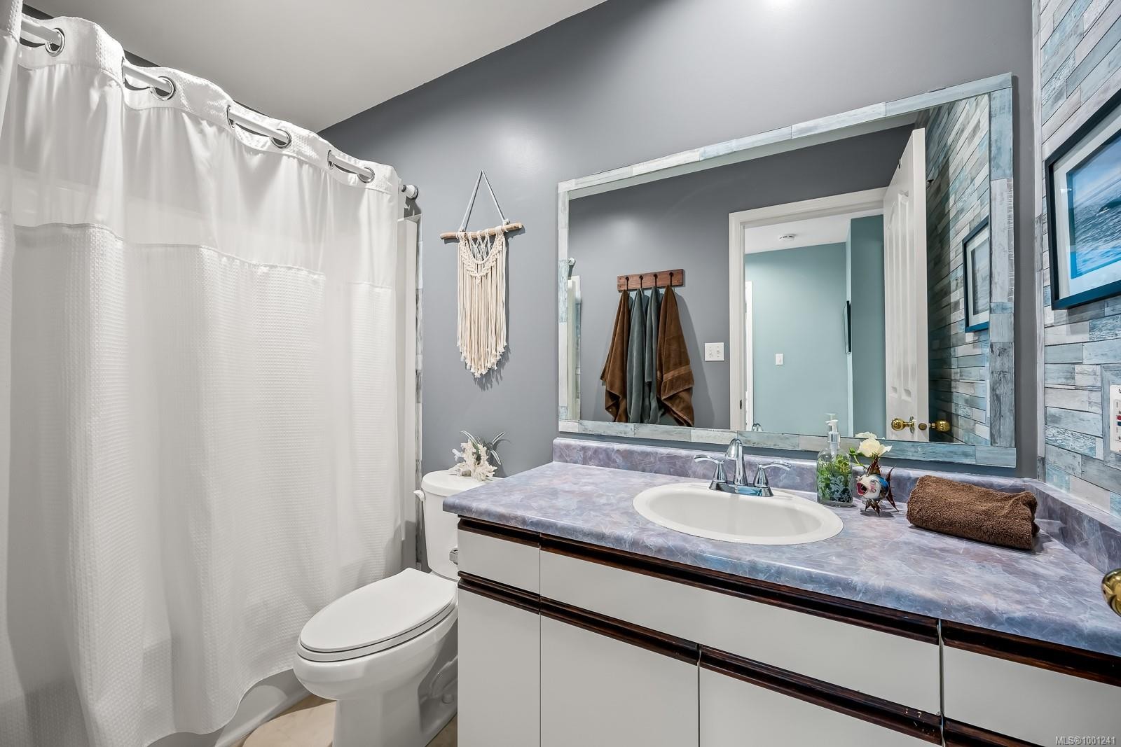 6576 Poulton Rd, Merville, BC