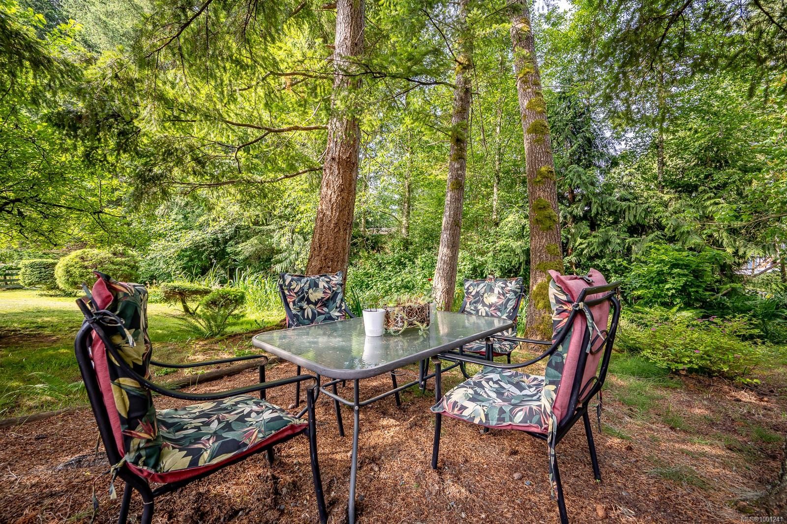 6576 Poulton Rd, Merville, BC