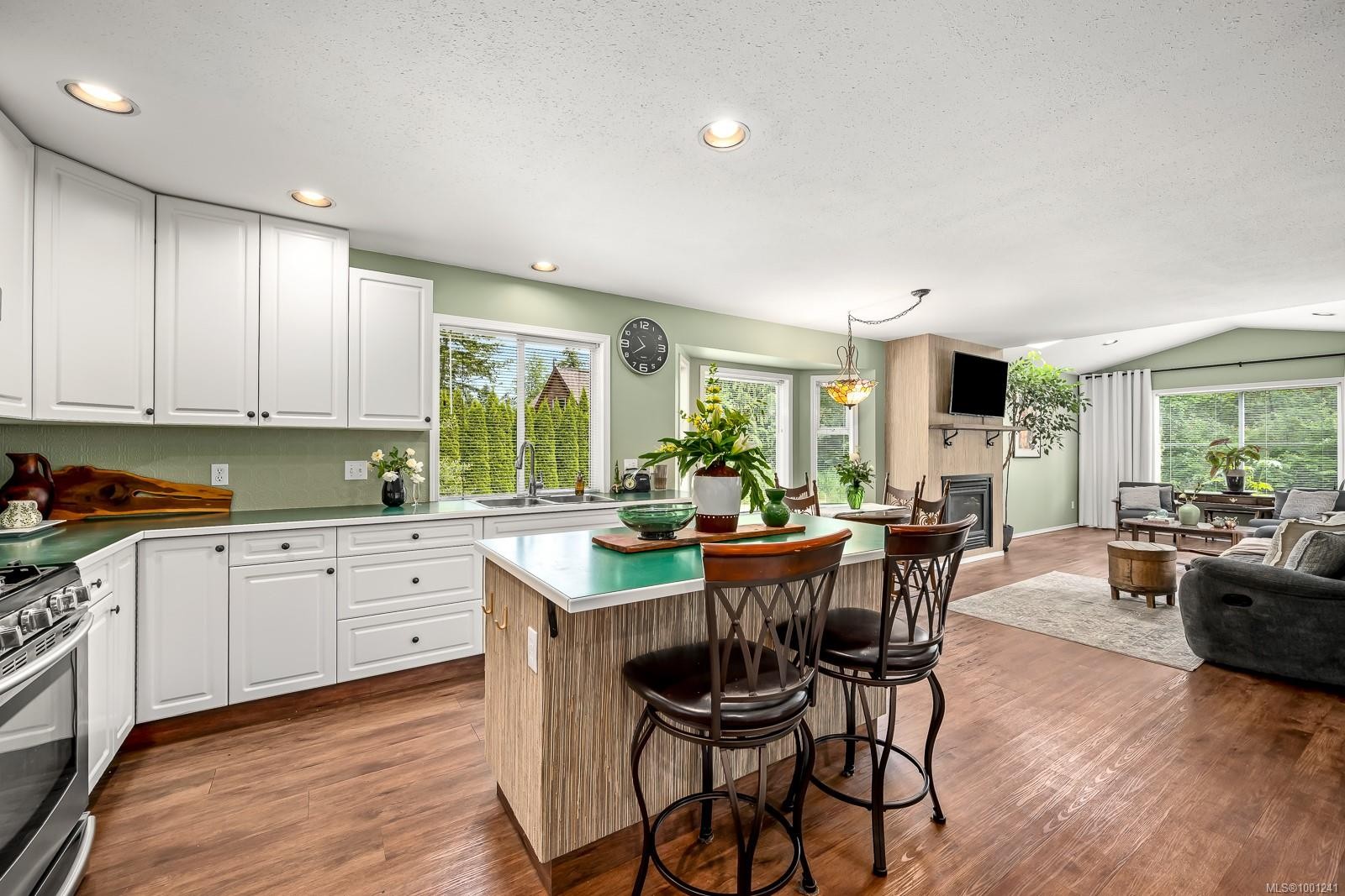 6576 Poulton Rd, Merville, BC