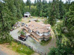 2524 Macaulay Rd Black Creek, BC V9J 1B5