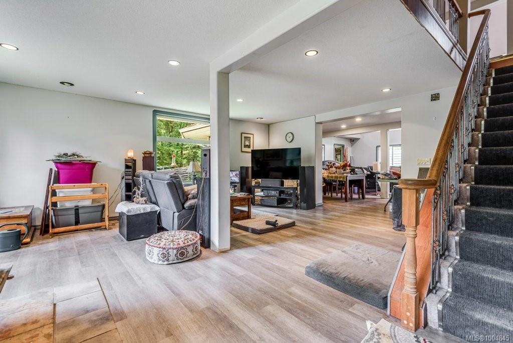 2524 Macaulay Rd, Black Creek, BC