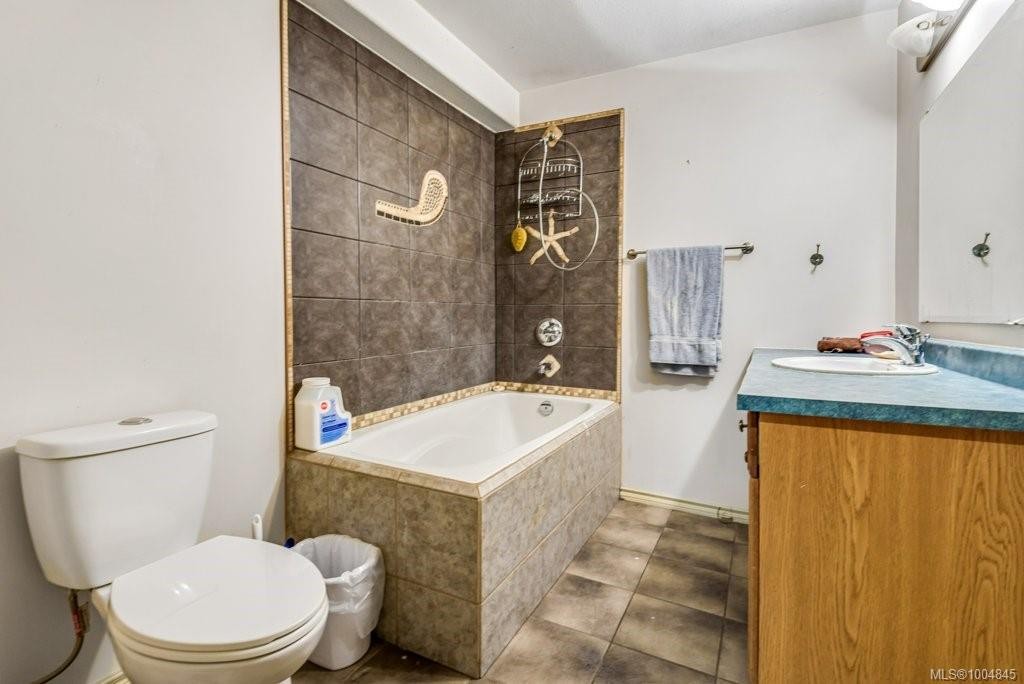 2524 Macaulay Rd, Black Creek, BC