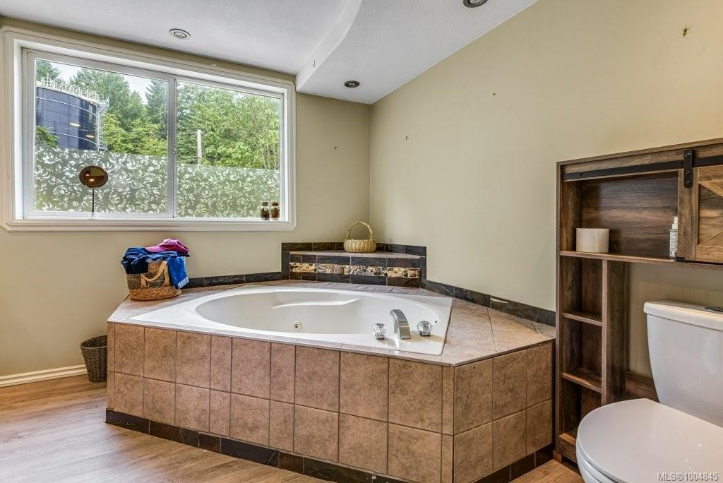 2524 Macaulay Rd, Black Creek, BC