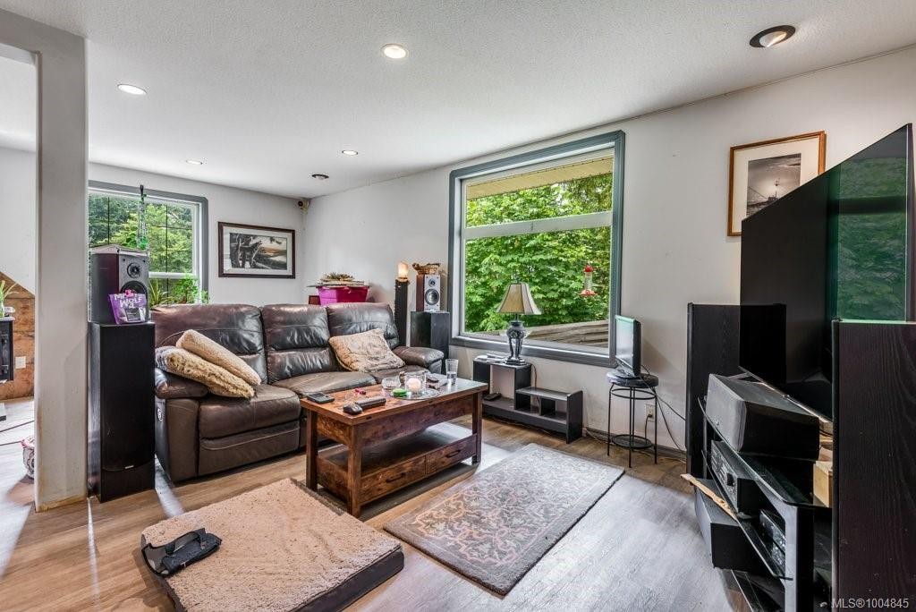 2524 Macaulay Rd, Black Creek, BC