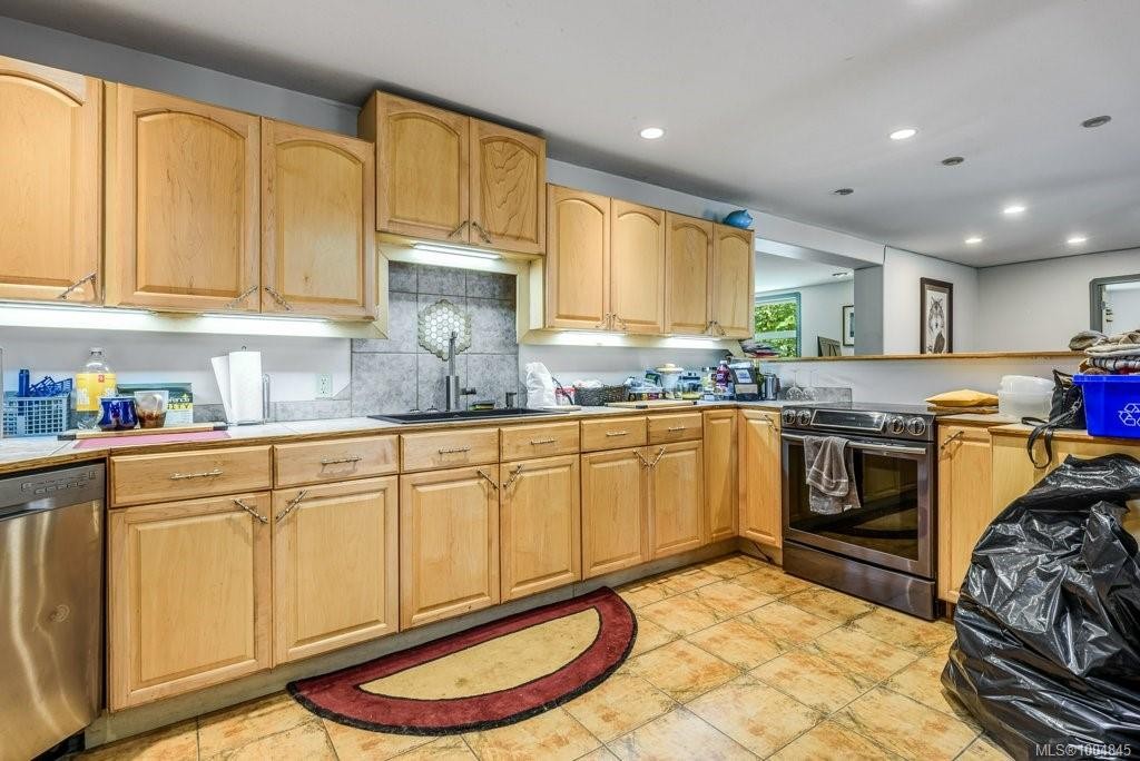 2524 Macaulay Rd, Black Creek, BC