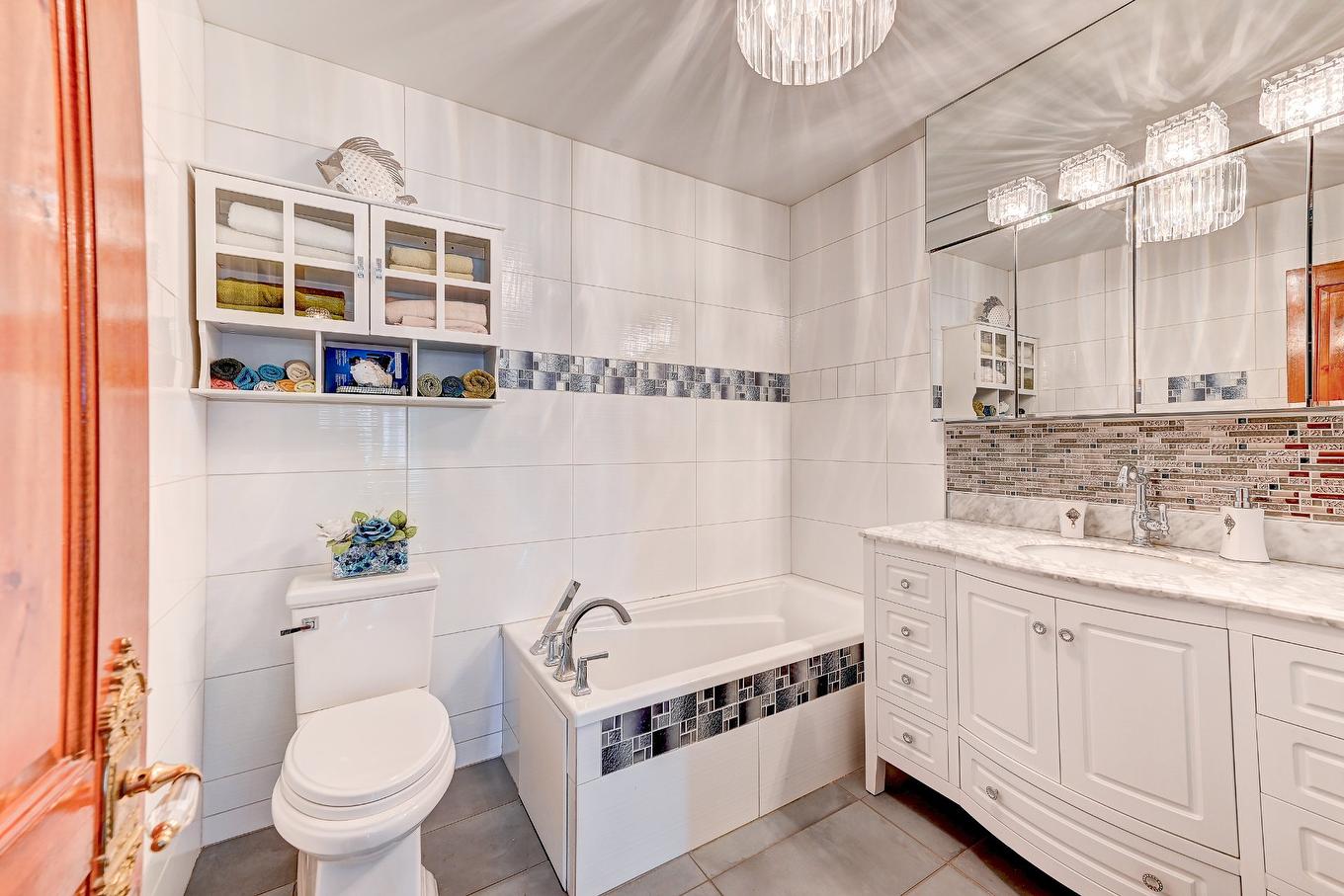 Bathroom - 2290 Rue René, Longueuil (Le Vieux-Longueuil), QC - Indoor Photo Showing Bathroom