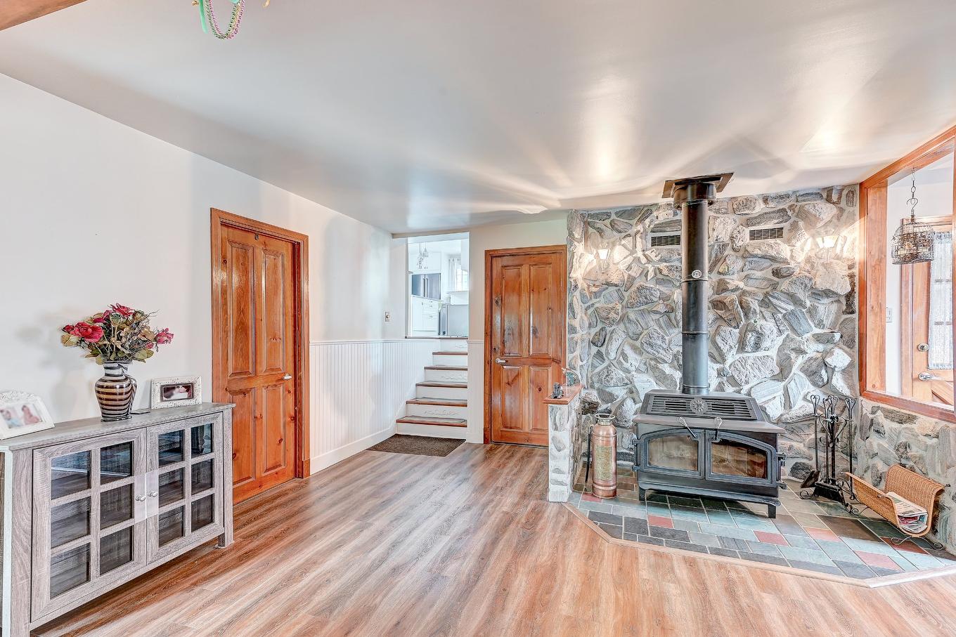 Family room - 2290 Rue René, Longueuil (Le Vieux-Longueuil), QC - Indoor With Fireplace