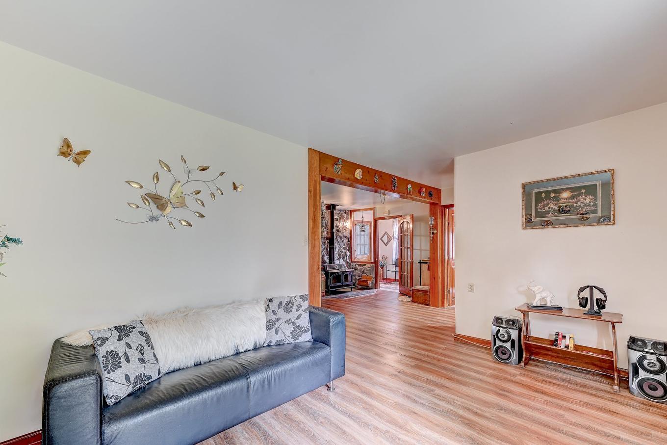 Living room - 2290 Rue René, Longueuil (Le Vieux-Longueuil), QC - Indoor Photo Showing Living Room