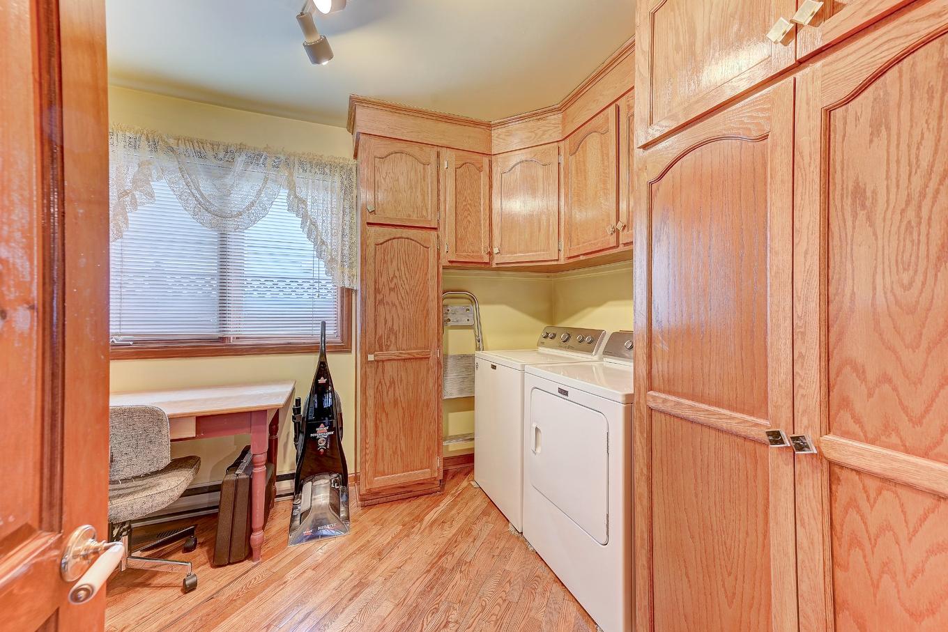 Laundry room - 2290 Rue René, Longueuil (Le Vieux-Longueuil), QC - Indoor Photo Showing Laundry Room