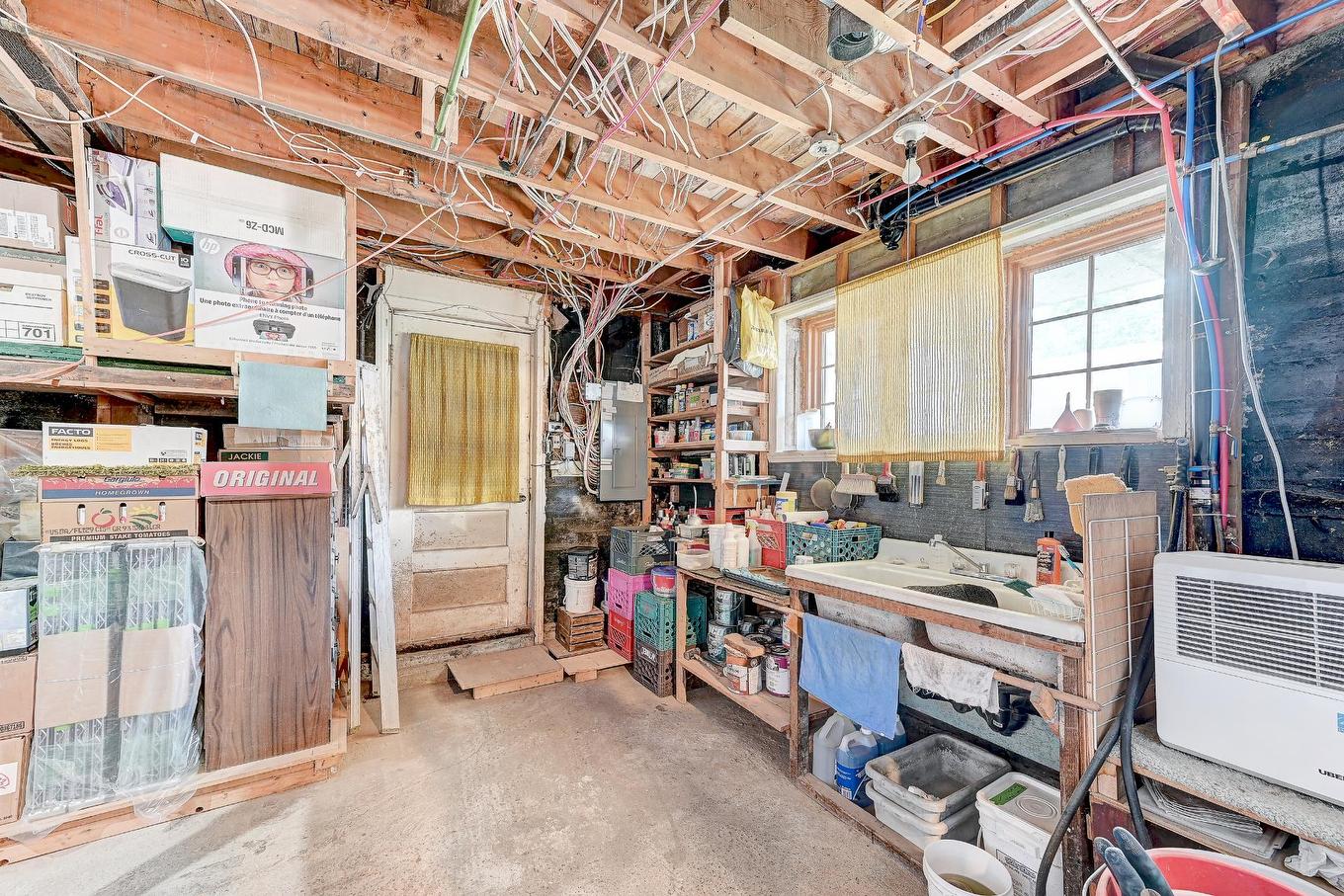 Basement - 2290 Rue René, Longueuil (Le Vieux-Longueuil), QC - Indoor Photo Showing Basement