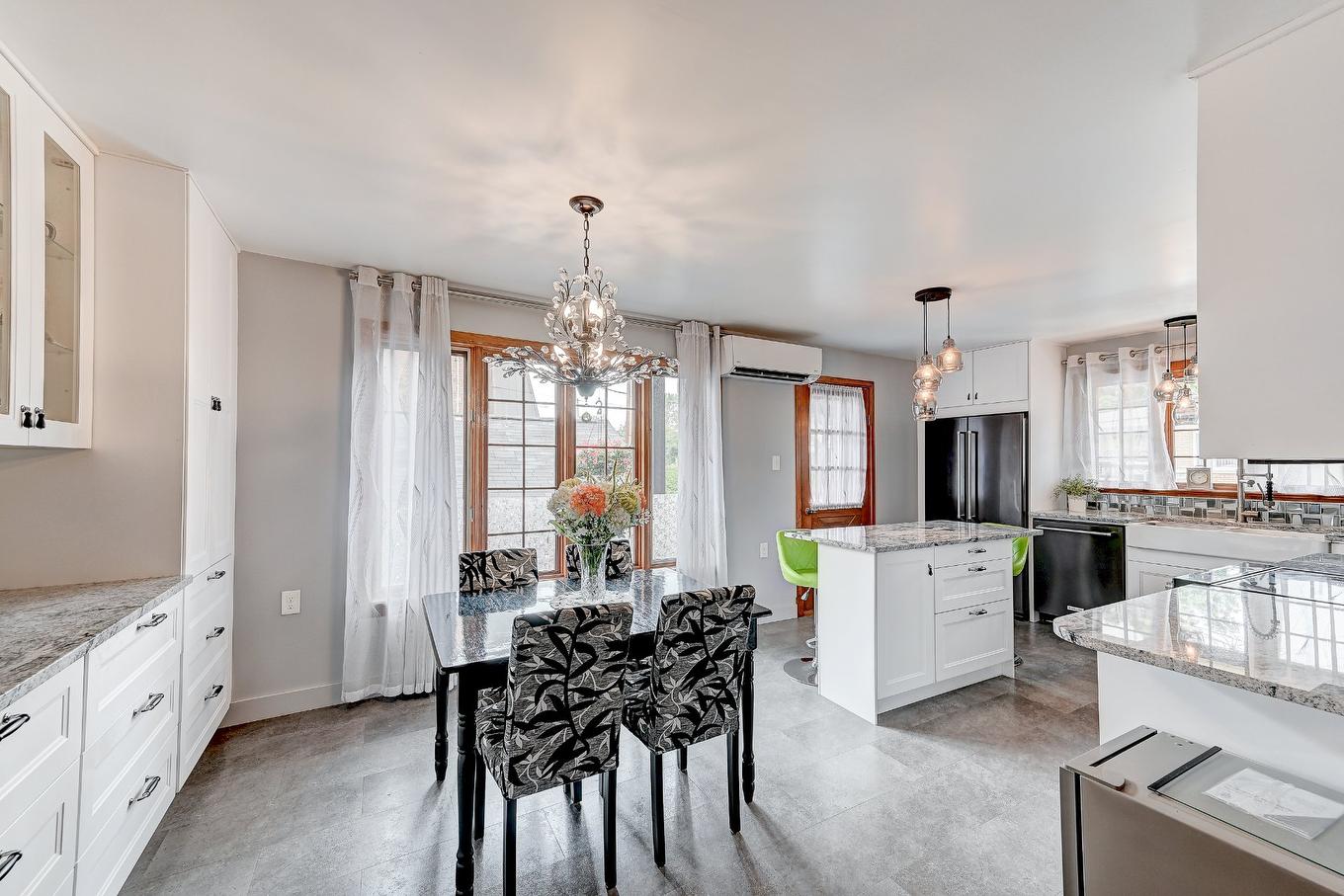 Dining room - 2290 Rue René, Longueuil (Le Vieux-Longueuil), QC - Indoor