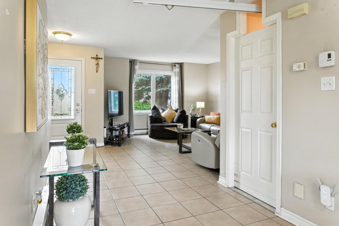 Hall d'entrée/Vestibule - 116 Rue De Sabrevois, Gatineau (Gatineau), QC - Indoor Photo Showing Other Room