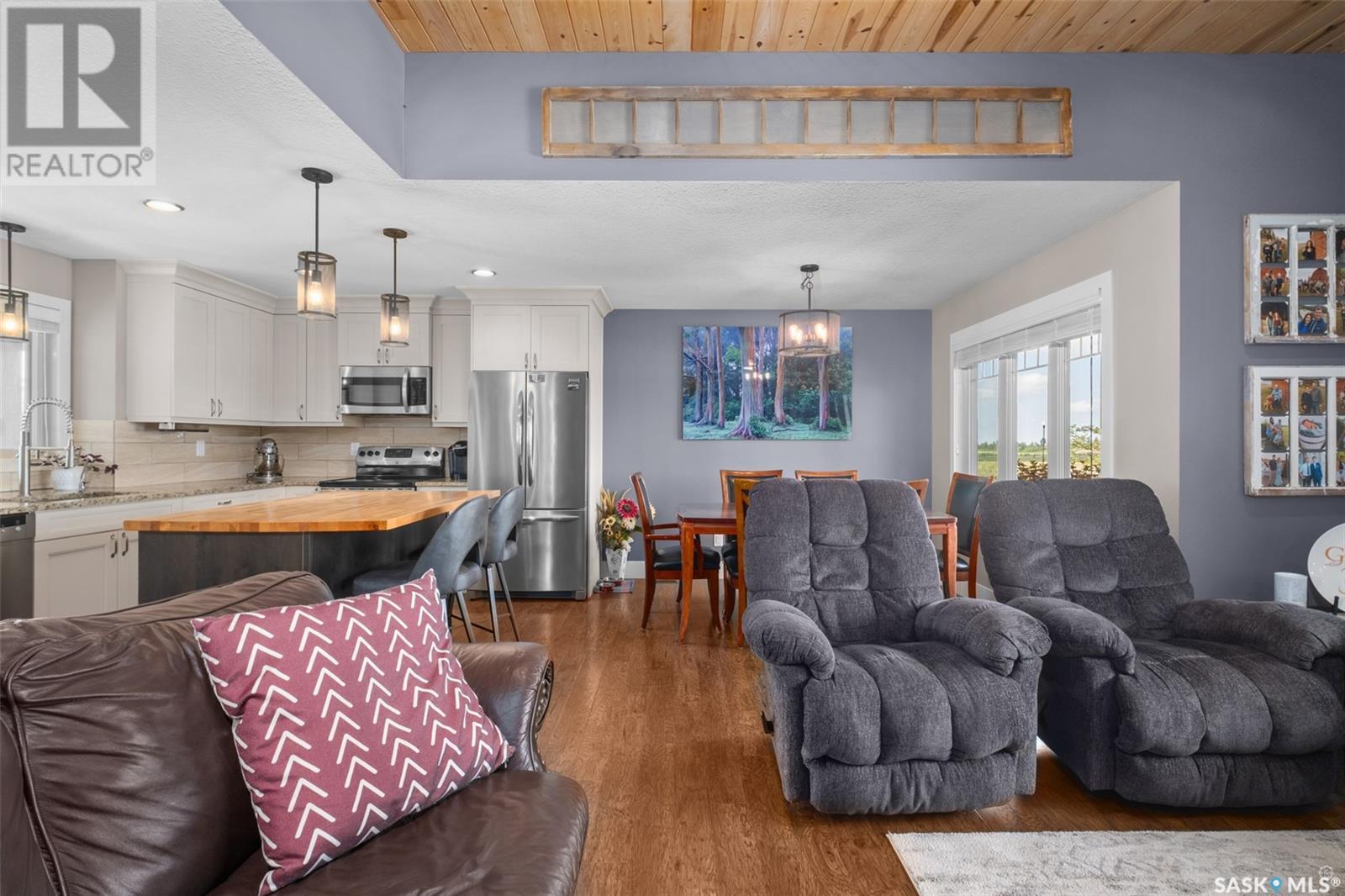 205 Aspen Cove, Paddockwood Rm No. 520, SK - Indoor Photo Showing Living Room