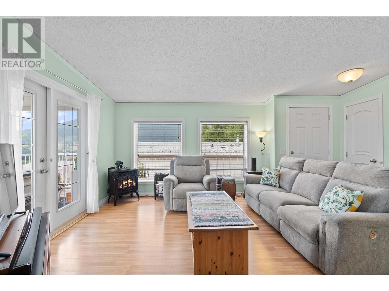 Living room - 1885 Tappen Notch Hill Road Unit# 48, Tappen, BC