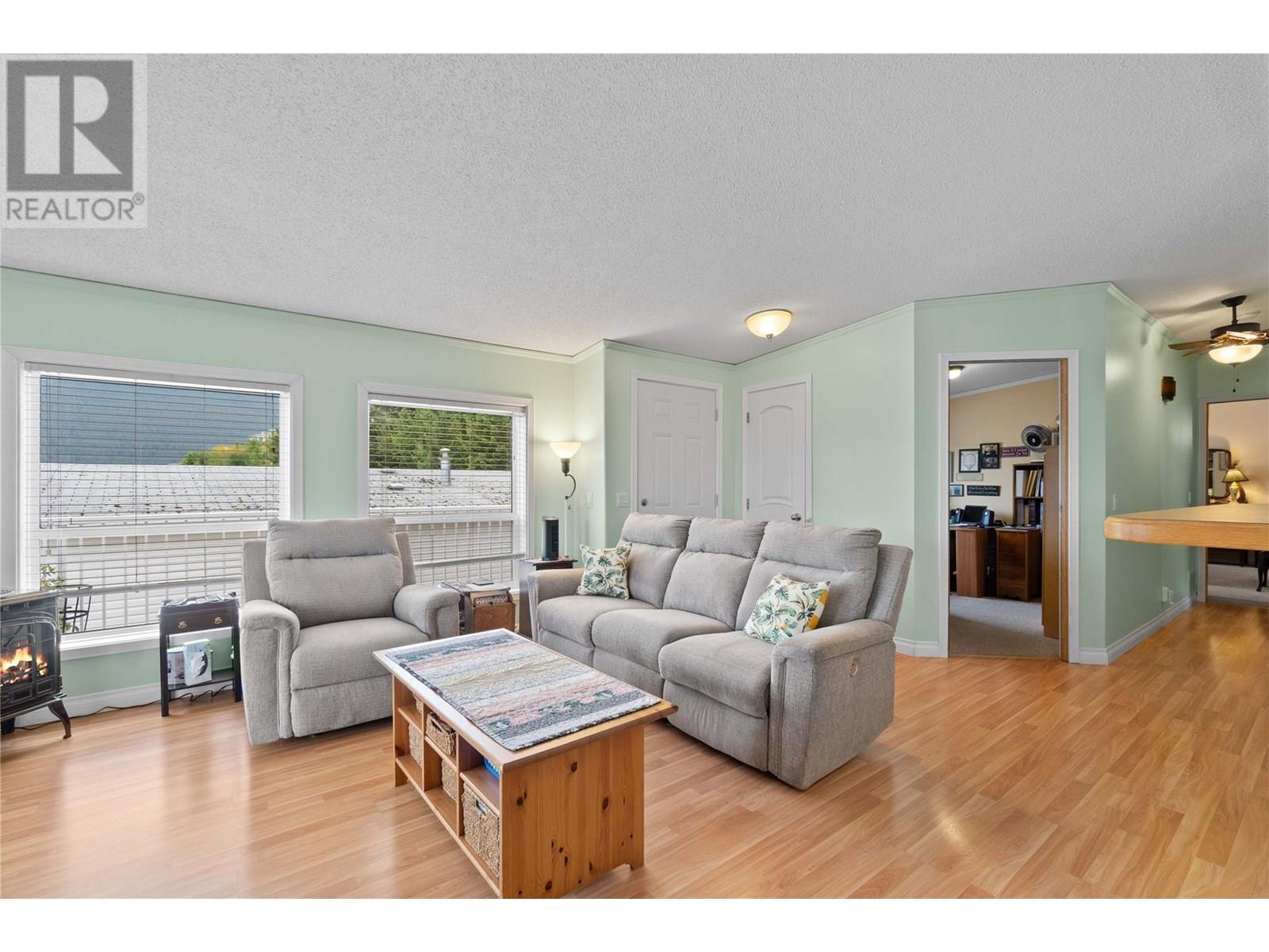 Living room - 1885 Tappen Notch Hill Road Unit# 48, Tappen, BC