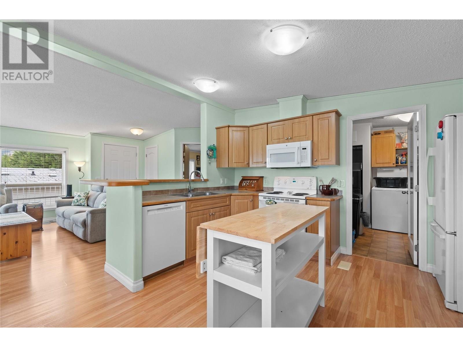 Kitchen - 1885 Tappen Notch Hill Road Unit# 48, Tappen, BC