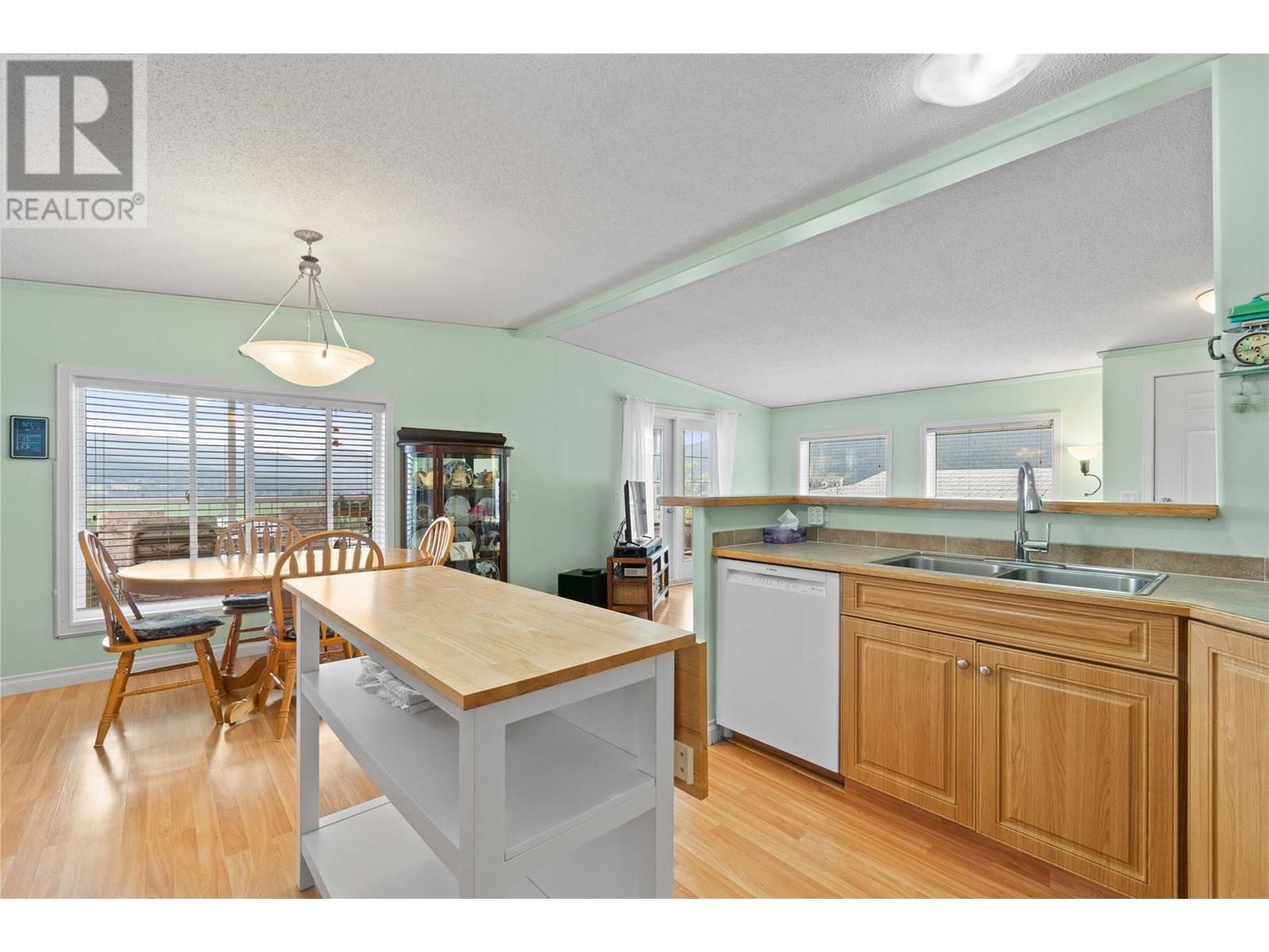 Kitchen - 1885 Tappen Notch Hill Road Unit# 48, Tappen, BC