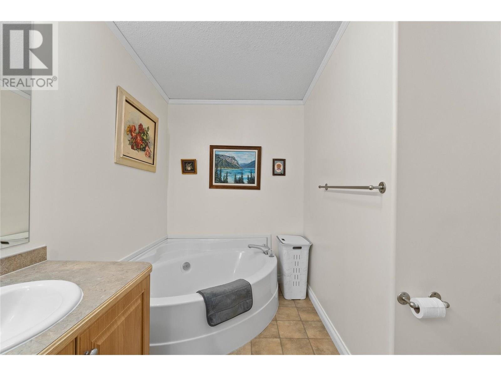Ensuite - 1885 Tappen Notch Hill Road Unit# 48, Tappen, BC