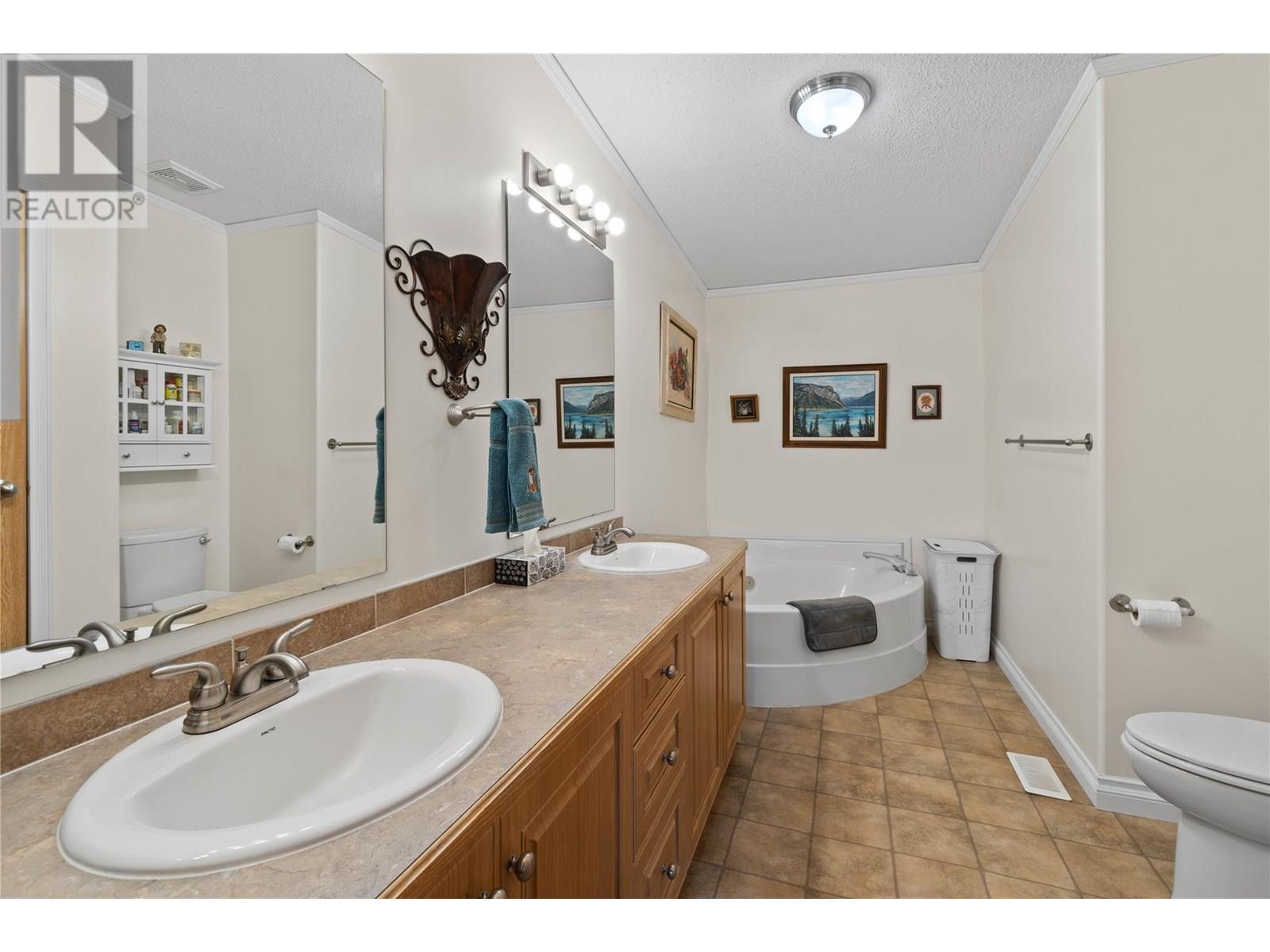 Ensuite - 1885 Tappen Notch Hill Road Unit# 48, Tappen, BC