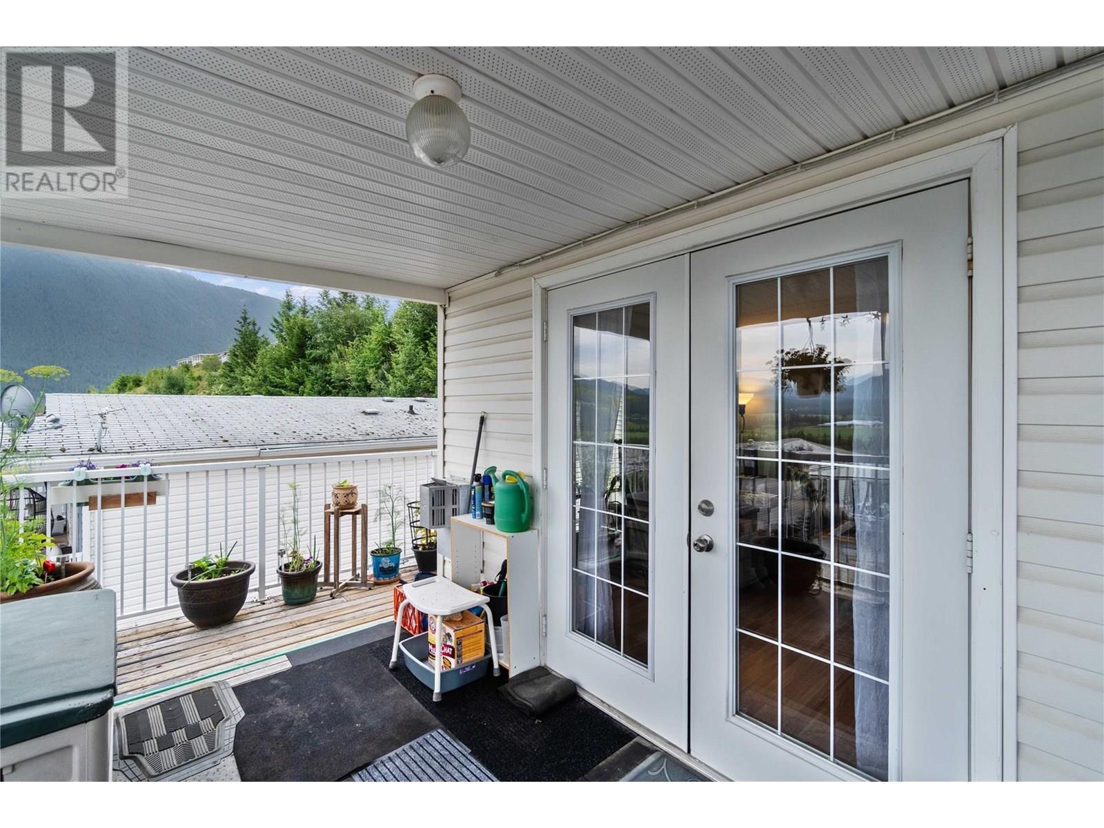 Deck - 1885 Tappen Notch Hill Road Unit# 48, Tappen, BC