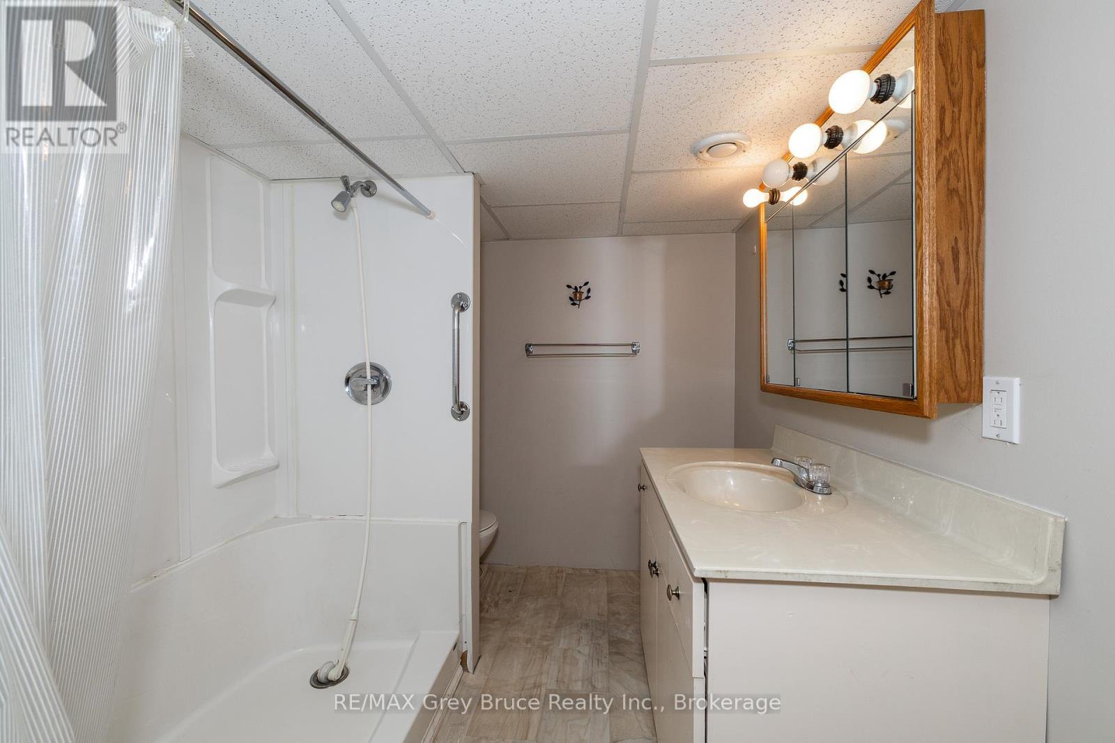 283 6 Concession, Arran-Elderslie, ON - Indoor Photo Showing Bathroom