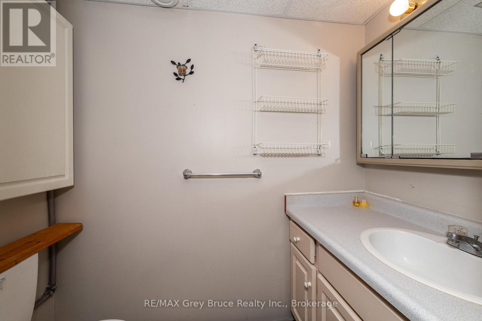 283 6 Concession, Arran-Elderslie, ON - Indoor Photo Showing Bathroom