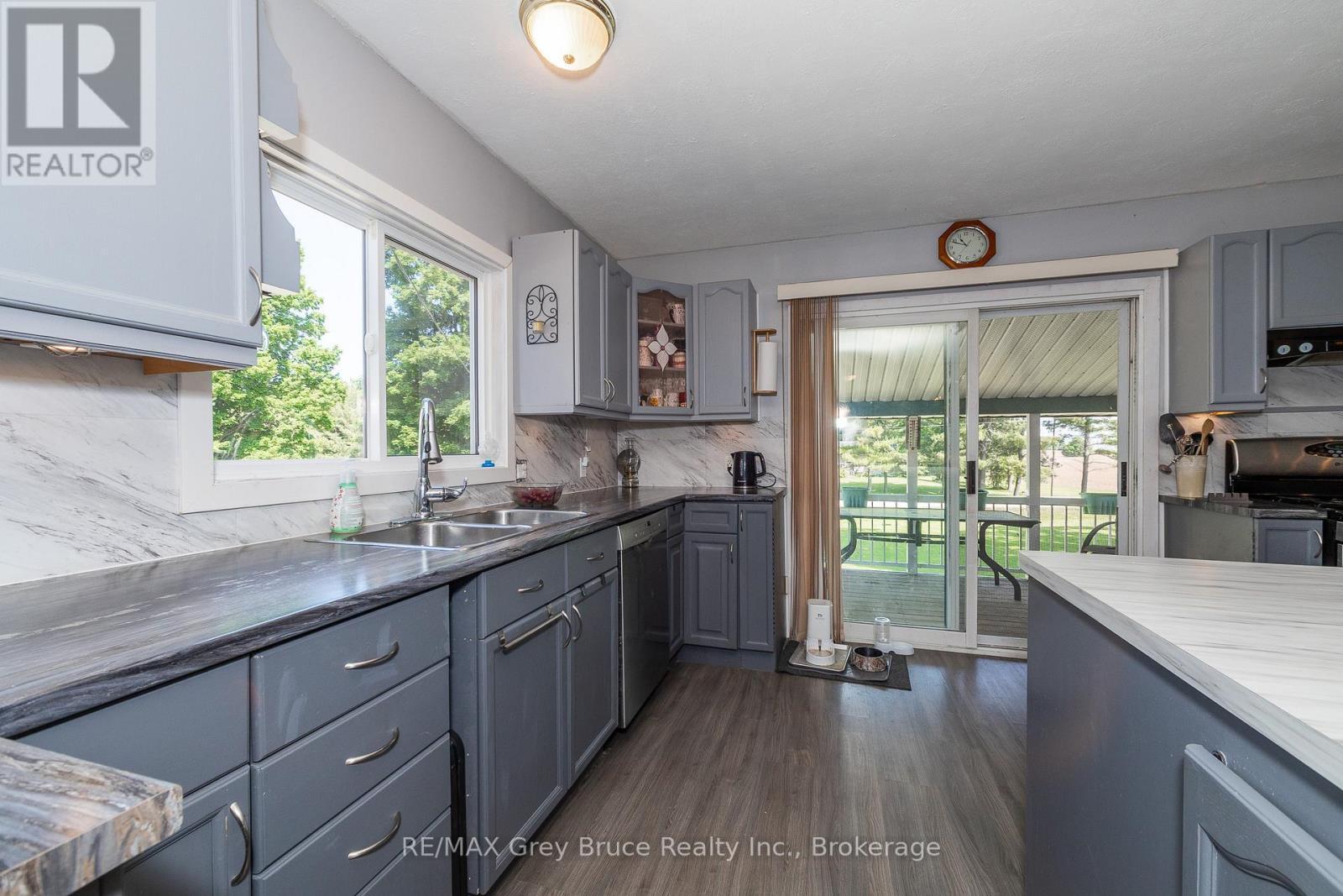 283 6 Concession, Arran-Elderslie, ON - Indoor Photo Showing Kitchen With Double Sink