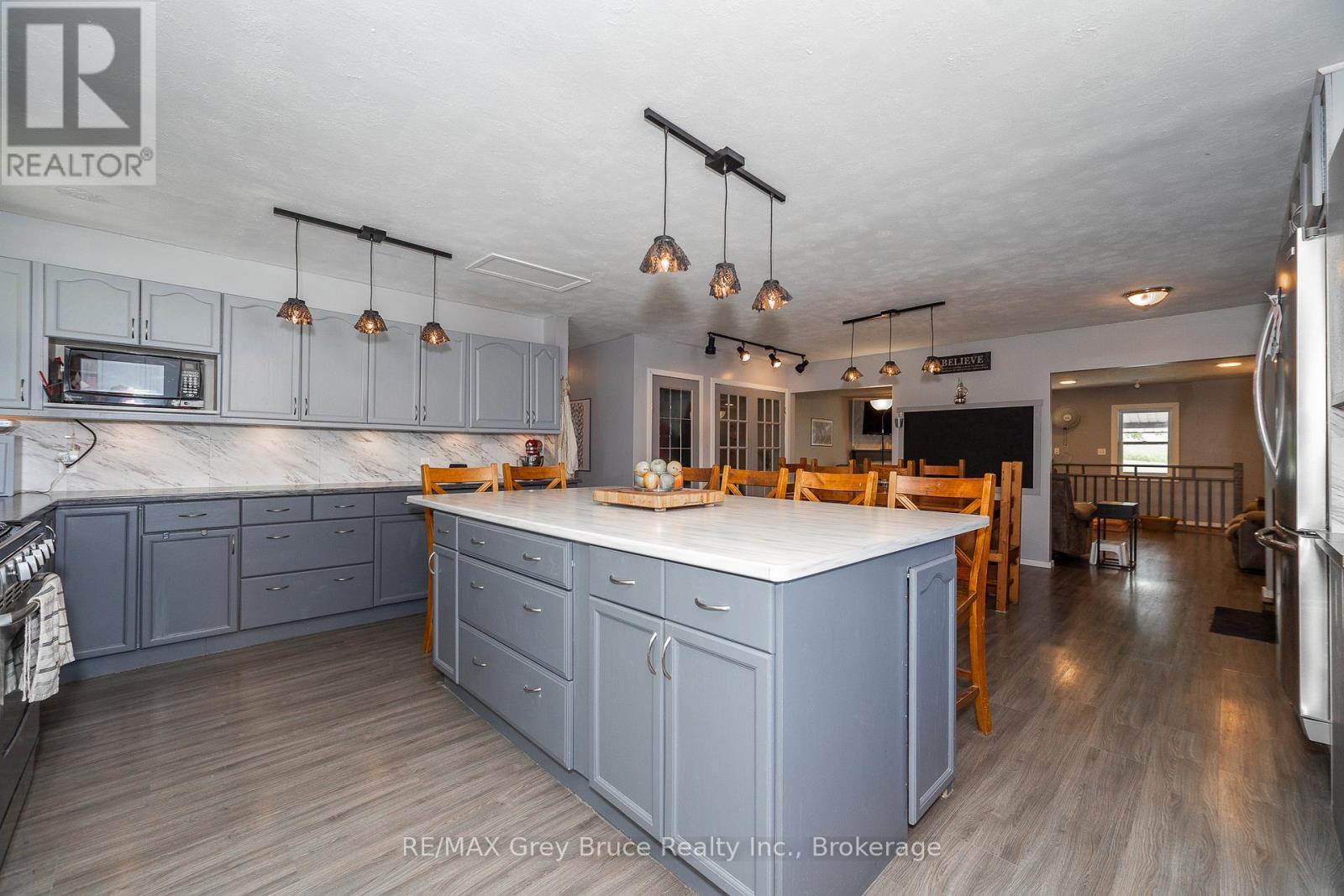 283 6 Concession, Arran-Elderslie, ON - Indoor Photo Showing Kitchen With Upgraded Kitchen