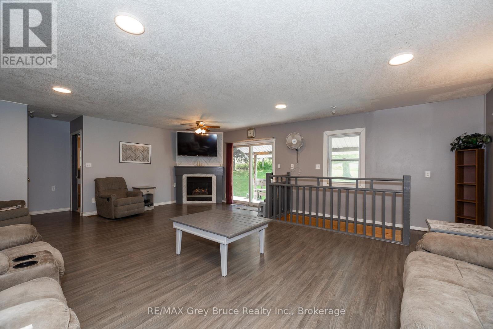 283 6 Concession, Arran-Elderslie, ON - Indoor Photo Showing Living Room With Fireplace