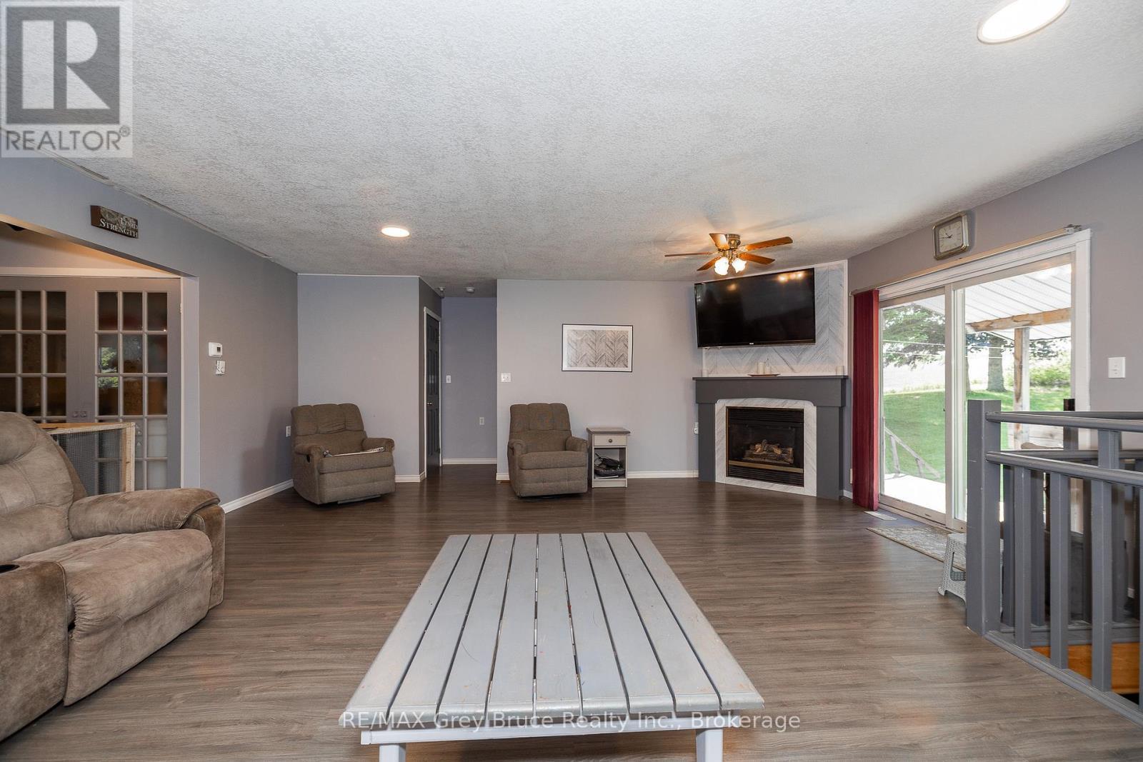 283 6 Concession, Arran-Elderslie, ON - Indoor Photo Showing Living Room With Fireplace
