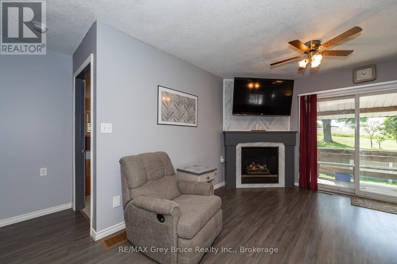 283 6 Concession, Arran-Elderslie, ON - Indoor Photo Showing Living Room With Fireplace