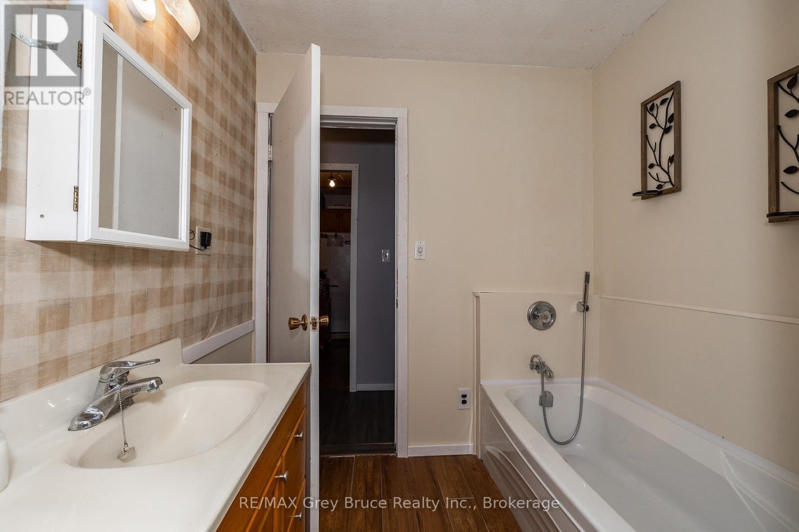 283 6 Concession, Arran-Elderslie, ON - Indoor Photo Showing Bathroom