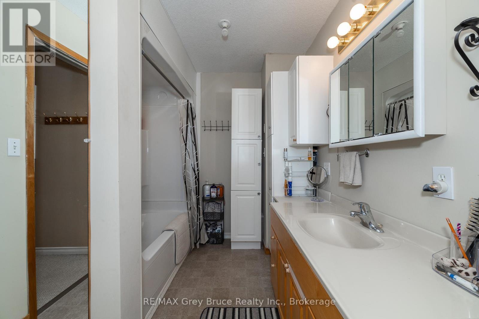 283 6 Concession, Arran-Elderslie, ON - Indoor Photo Showing Bathroom