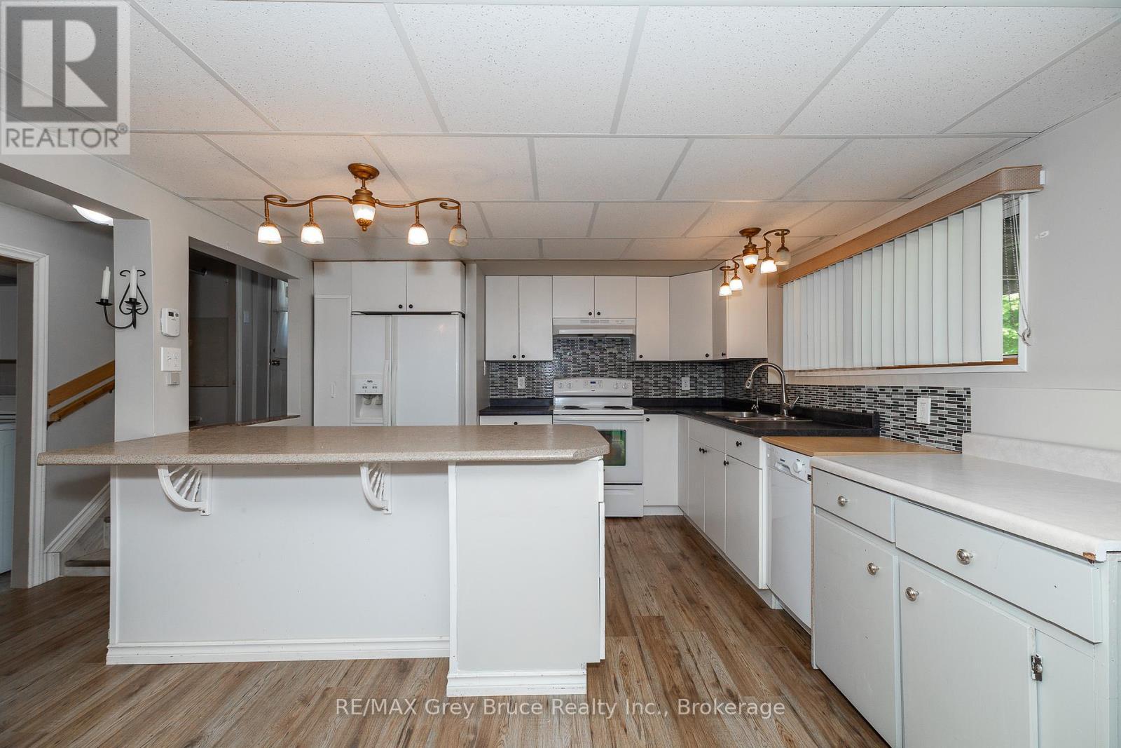 283 6 Concession, Arran-Elderslie, ON - Indoor Photo Showing Kitchen