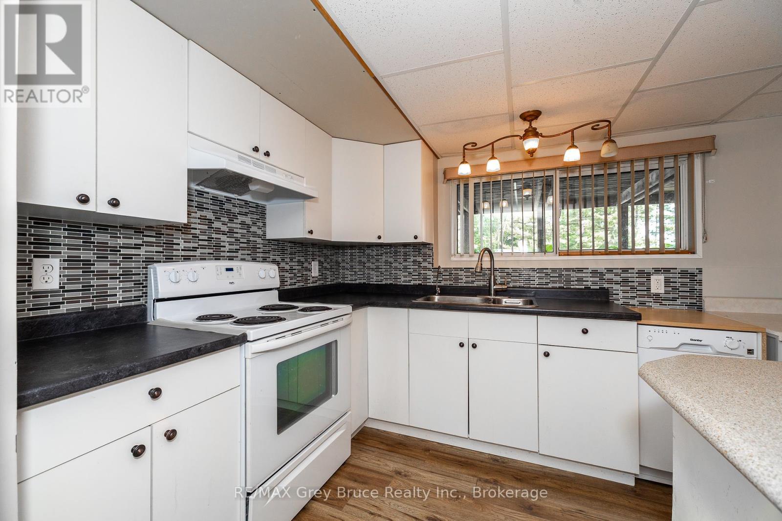 283 6 Concession, Arran-Elderslie, ON - Indoor Photo Showing Kitchen With Double Sink