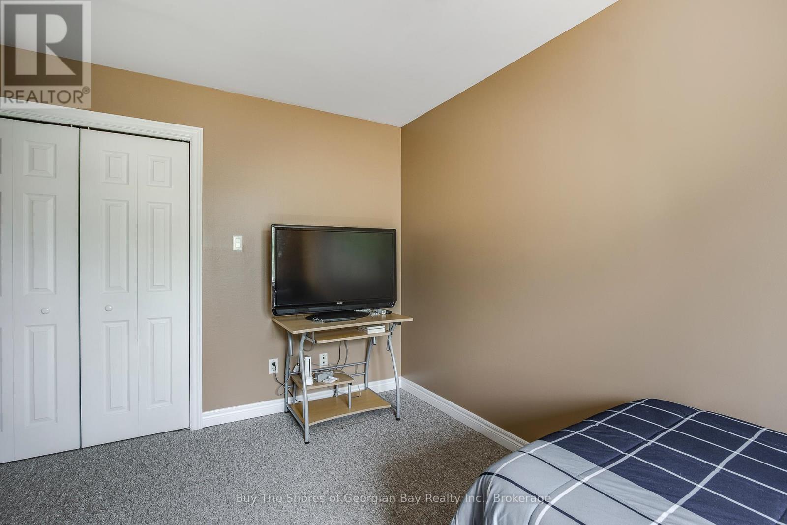 24 Marl Creek Drive, Springwater (Phelpston), ON - Indoor Photo Showing Bedroom