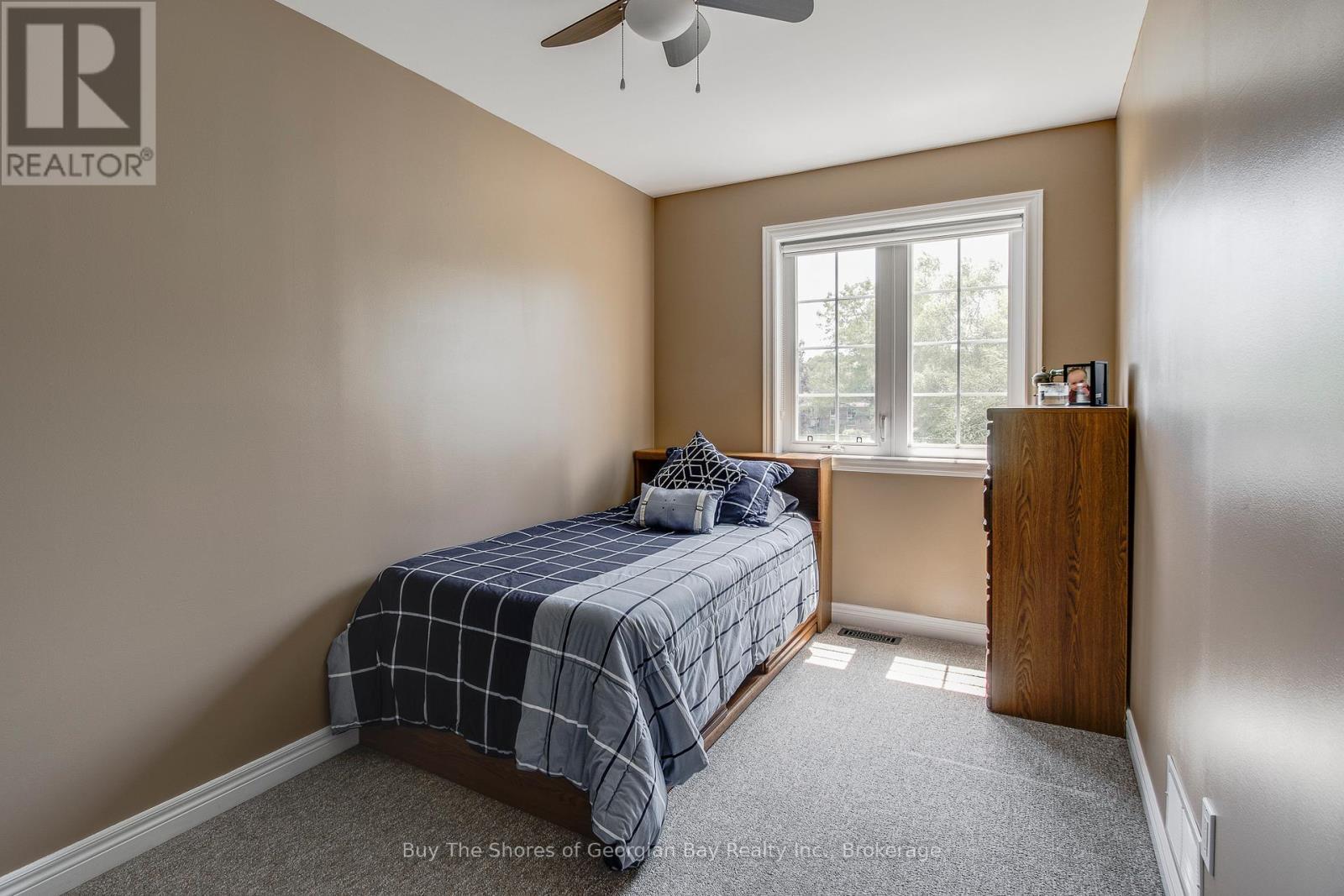 24 Marl Creek Drive, Springwater (Phelpston), ON - Indoor Photo Showing Bedroom