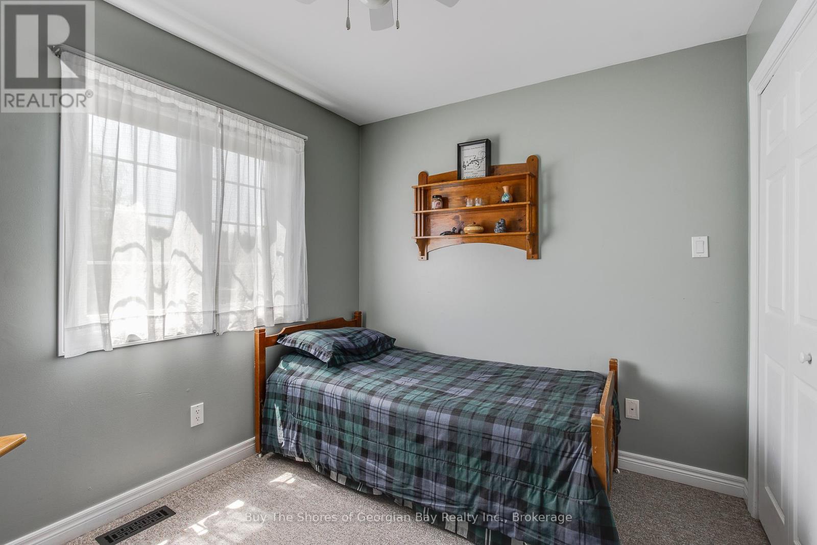 24 Marl Creek Drive, Springwater (Phelpston), ON - Indoor Photo Showing Bedroom