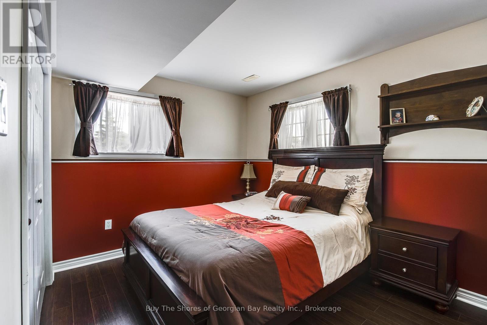 24 Marl Creek Drive, Springwater (Phelpston), ON - Indoor Photo Showing Bedroom