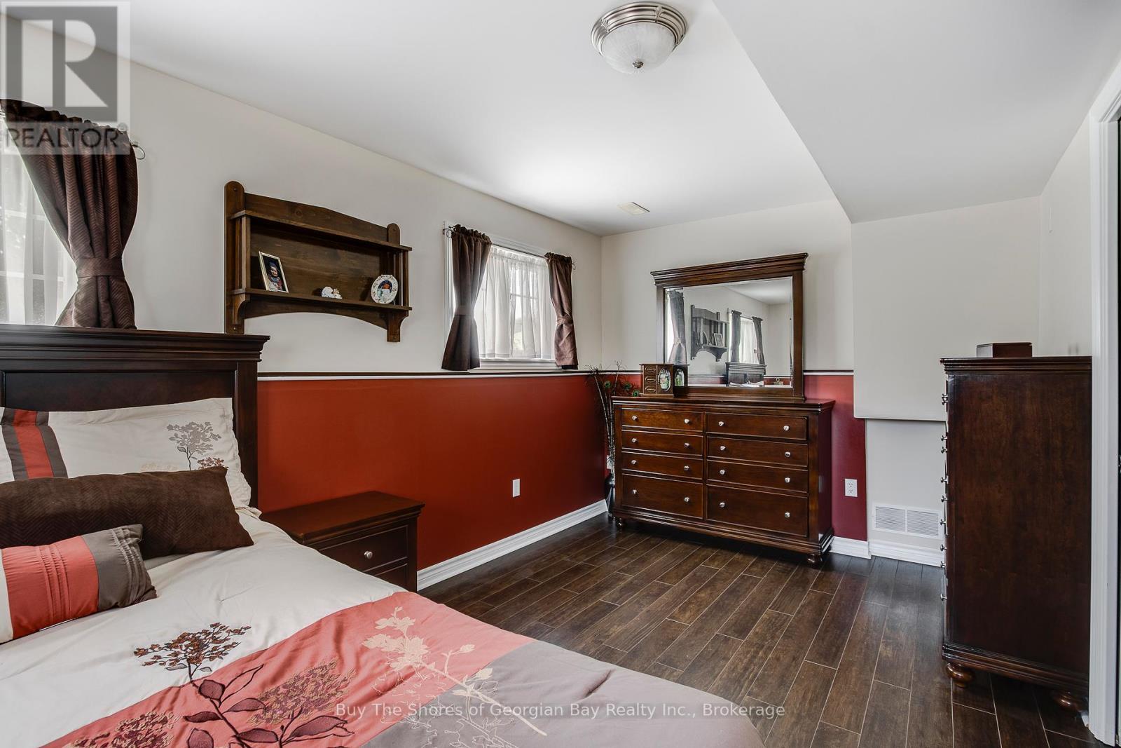 24 Marl Creek Drive, Springwater (Phelpston), ON - Indoor Photo Showing Bedroom