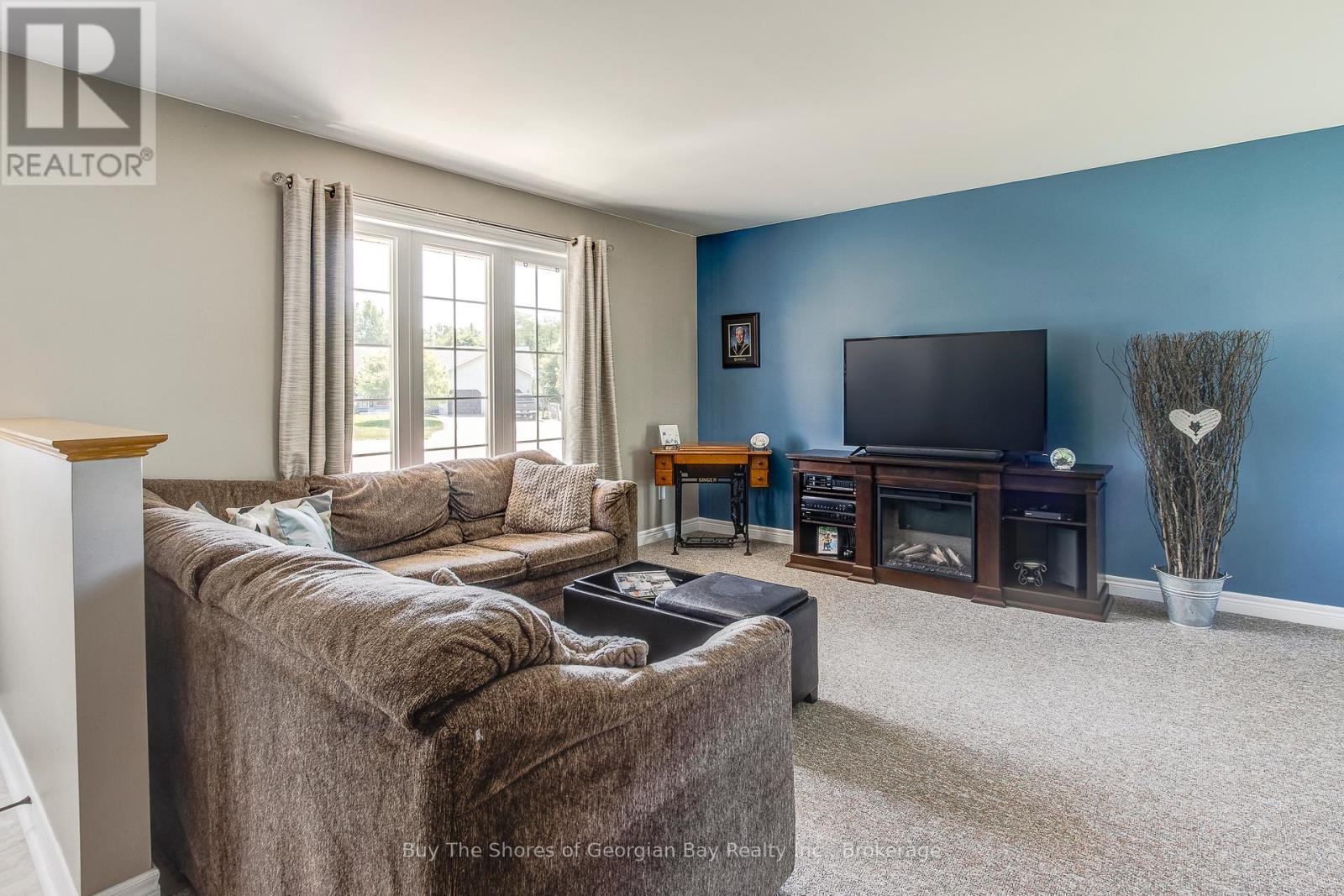24 Marl Creek Drive, Springwater (Phelpston), ON - Indoor Photo Showing Living Room