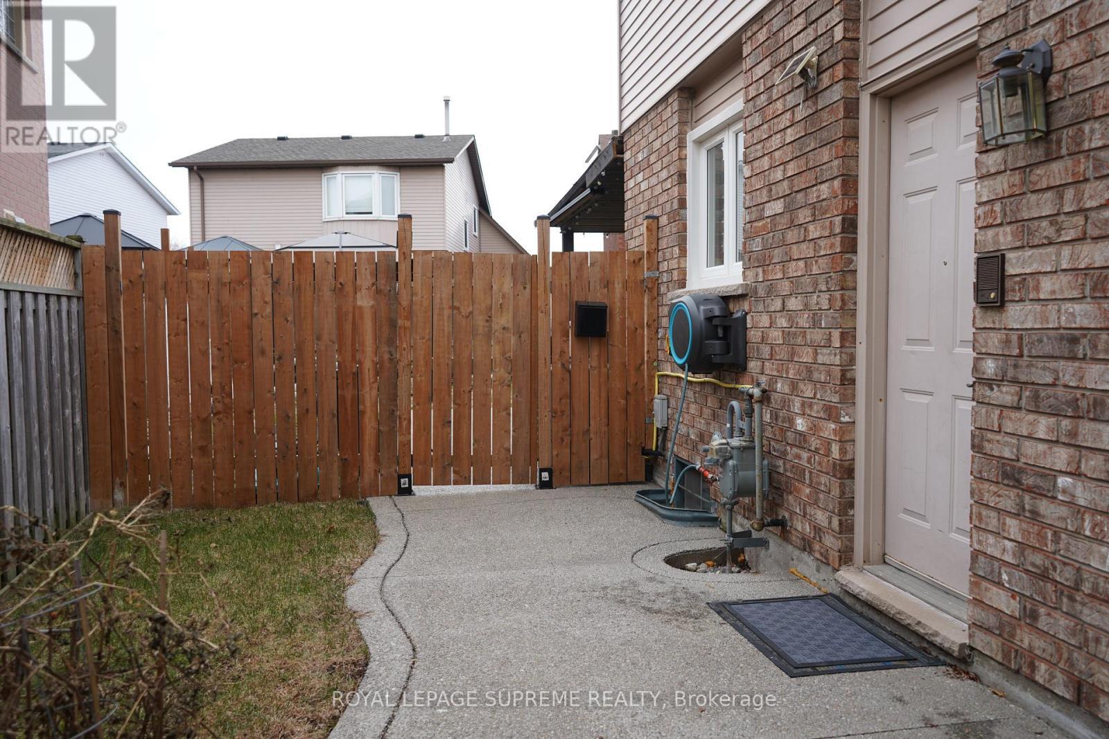 Bsmt - 22 Amblecote Pl, Hamilton, ON