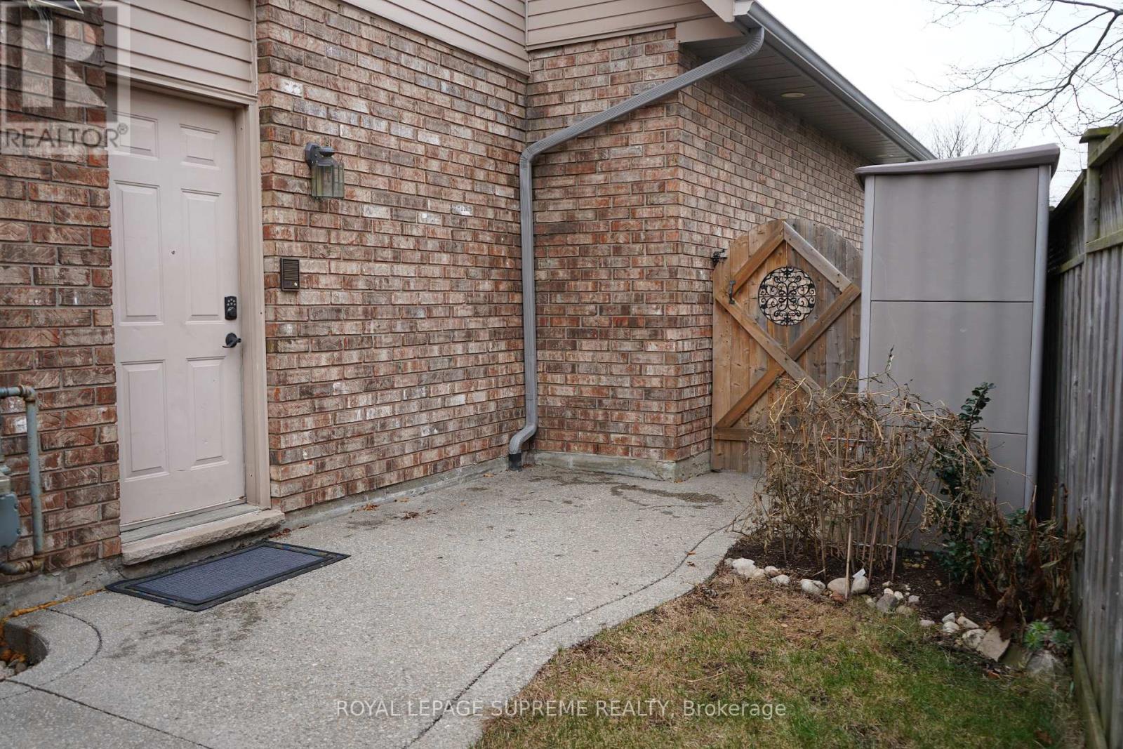 Bsmt - 22 Amblecote Pl, Hamilton, ON