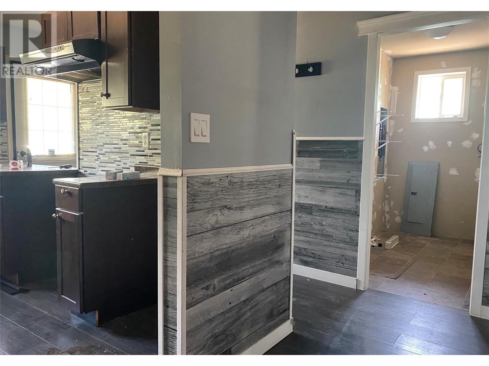 5325 Highway 33 Highway, Beaverdell, BC - Indoor