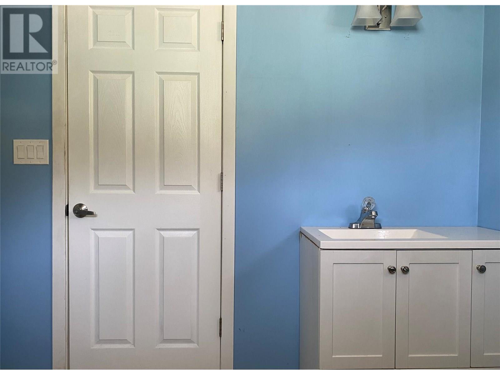 5325 Highway 33 Highway, Beaverdell, BC - Indoor