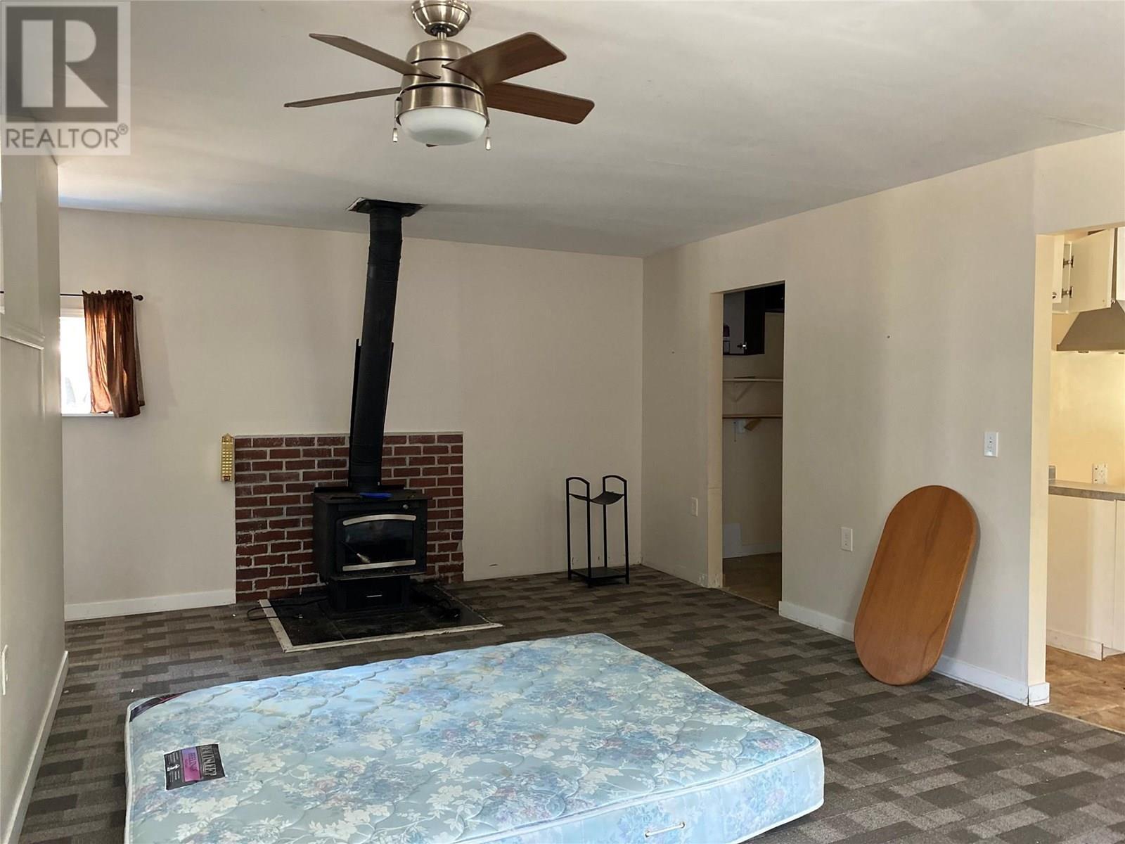 5325 Highway 33 Highway, Beaverdell, BC - Indoor With Fireplace