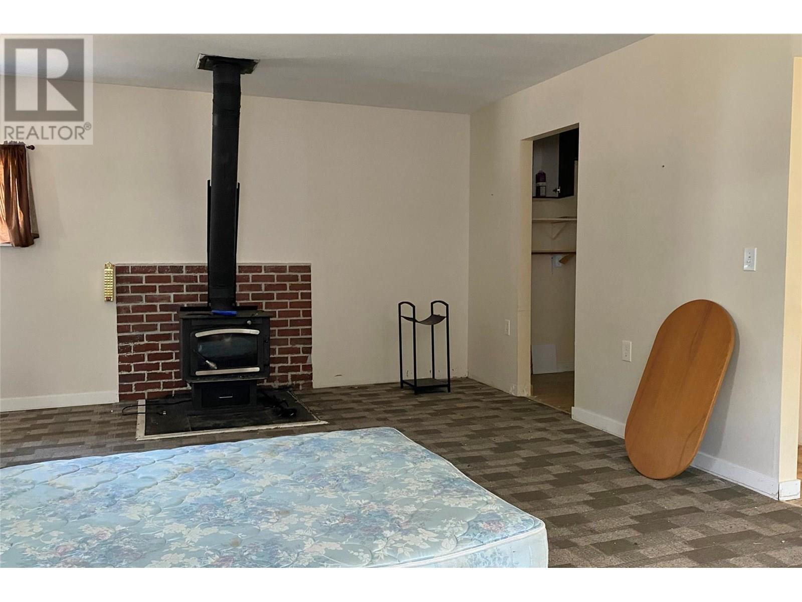 5325 Highway 33 Highway, Beaverdell, BC - Indoor